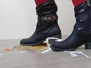 Foot Fetish Footjob Little video: New boot crush food and make them little messy