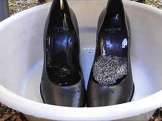 Piss in wifes grey high heel shoes