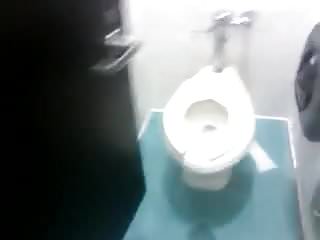 girl selfie bate in the bathroom
