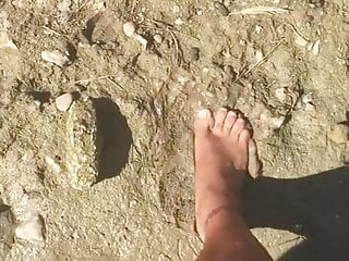 Jons Barefoot in river mud 