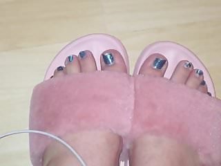 Kitty&#039;s pretty feet in slippers