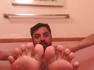 Male feet Latino! Pies de joven 