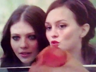Cumming over Michelle Trachtenberg and Leighton Meester