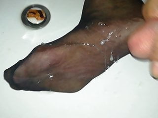 Cum on my Nylon feet soles 