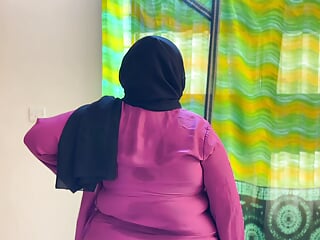 Big Tits &amp; Huge Booty Muslim Single Mother Fucked By Neighbor When She Was Horny &amp; Go to his home &amp; Gets Fuck