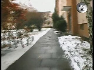 Milf wird vom kammeramann gefingert  - Bild 2