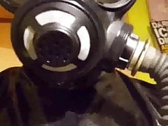 Sabato in gomma con maschera antigas
