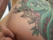 Tatted queen suction dildo anal