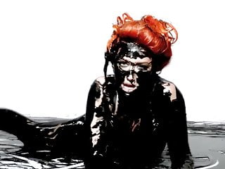 New Ass, Neon, Neon Hitch, Show