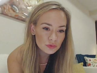 Blonde webcam babe fucking her toy...