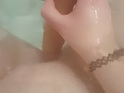 Foxxy Roxxy masturbating in bath with dildo