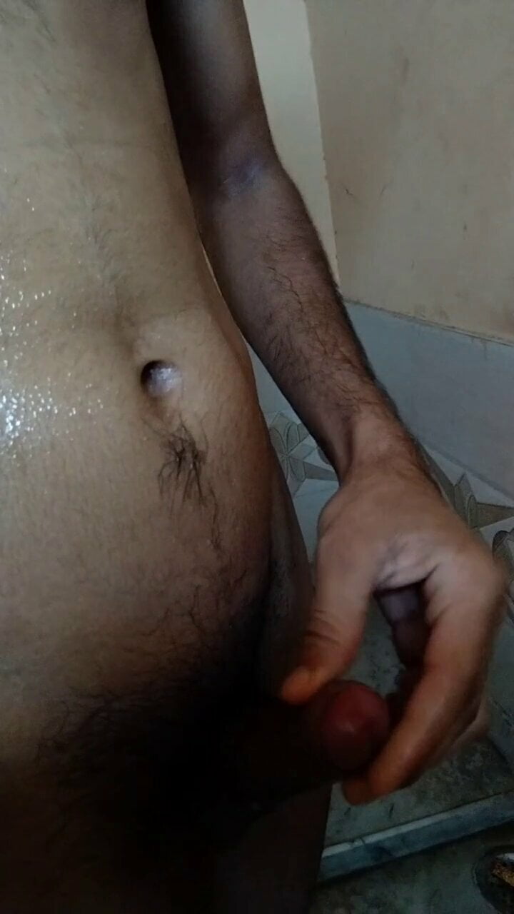 India chaser 18+ young boy kissing in bathroom masturbation