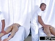 Oil massage and deeply fucking the sexy body 