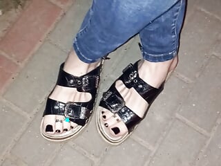 crossdressing - platform sandals with skinny jeans