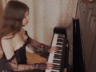 He seduces his gorgeous stepsister as she plays the piano 