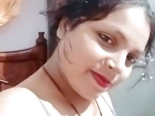 Desi cute Aunty boobshow 