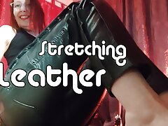 MistressOnline is stretching her leather pants