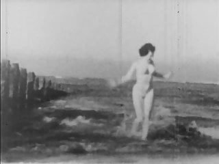 Girl And Woman Naked Outside - Action In Slow Motion (1943)