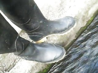Walk In Rubber Boots - Barefeet