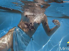 Finnish blonde tattooed pornstar Mimi underwater