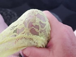 YELLOW PANTIE CUMSHOT 18.7.18