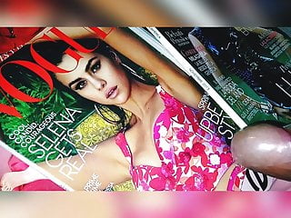 Fashion Vogue Magazine Cum Selena Gomez...