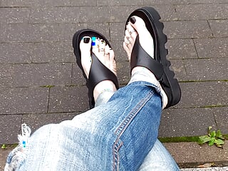 public crossdressing - showing sexy feet