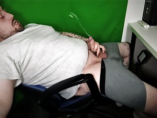 Short break from work and let off the pressure because a chat made me very horny so that i cum in my face