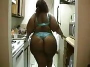 Sexy BBW ass in da kitchen