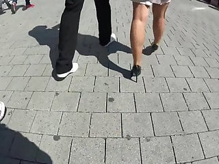 sexy beine in Glanzstrumpfhose