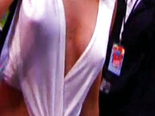  Kylie Minogue - See-Thru Nipples - MTV Awards 2002 