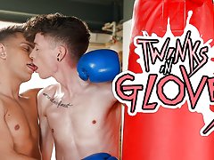 STAXUS:: Twinks In Gloves Sc.1:: Young and hot guys have fun after workout