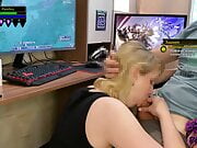Girlfriend sucked my dick while I was playing WoW