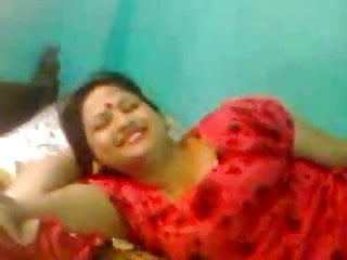 Desi - Horny Bangla Aunty