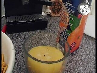 Sie hat kein hoeschen an und wird umgehend gefickt - Bild 7