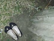 PISSING SHOES24
