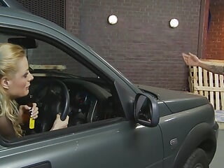 Mega Geile Chefin Im Lager Hart in Ihre Feuchte Muschi Gefickt - Bild 2