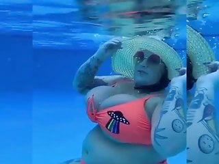 Thick PAWG Tatted Booty Underwater