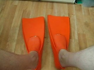 orange rubber flippers I - ich liebe Gummiflossen