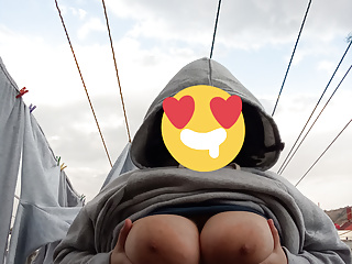  video: I like to show my tits to my neighbors
