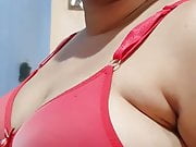 Cheating mature chubby Indian bhabhi strips on cam