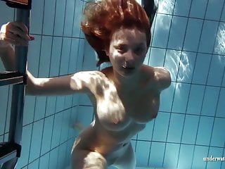 Zuzanna swims naked and horny in the pool